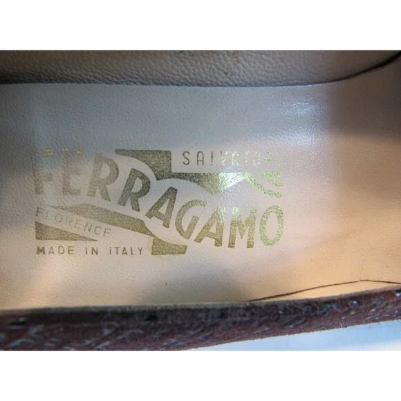 Vintage Salvatore Ferragamo Suede Embossed Patterned Pump Dark Brown Size 8.5 3A - Picture 6 of 13